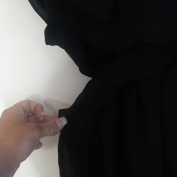 Short black dress - Picture 3 of 3